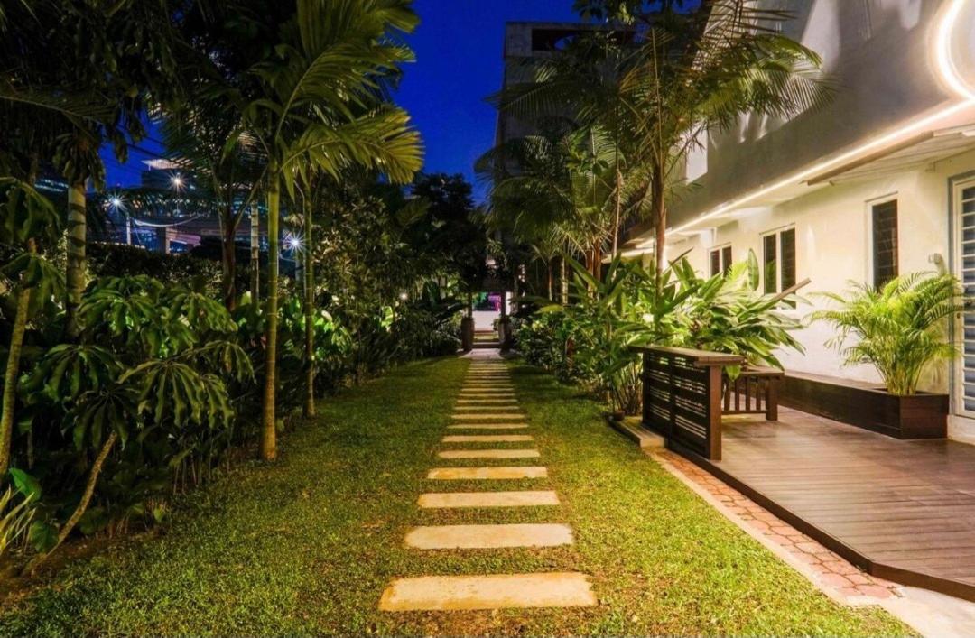 68 Palms 04 L Midvalley L 6 Pax * Kuala Lumpur